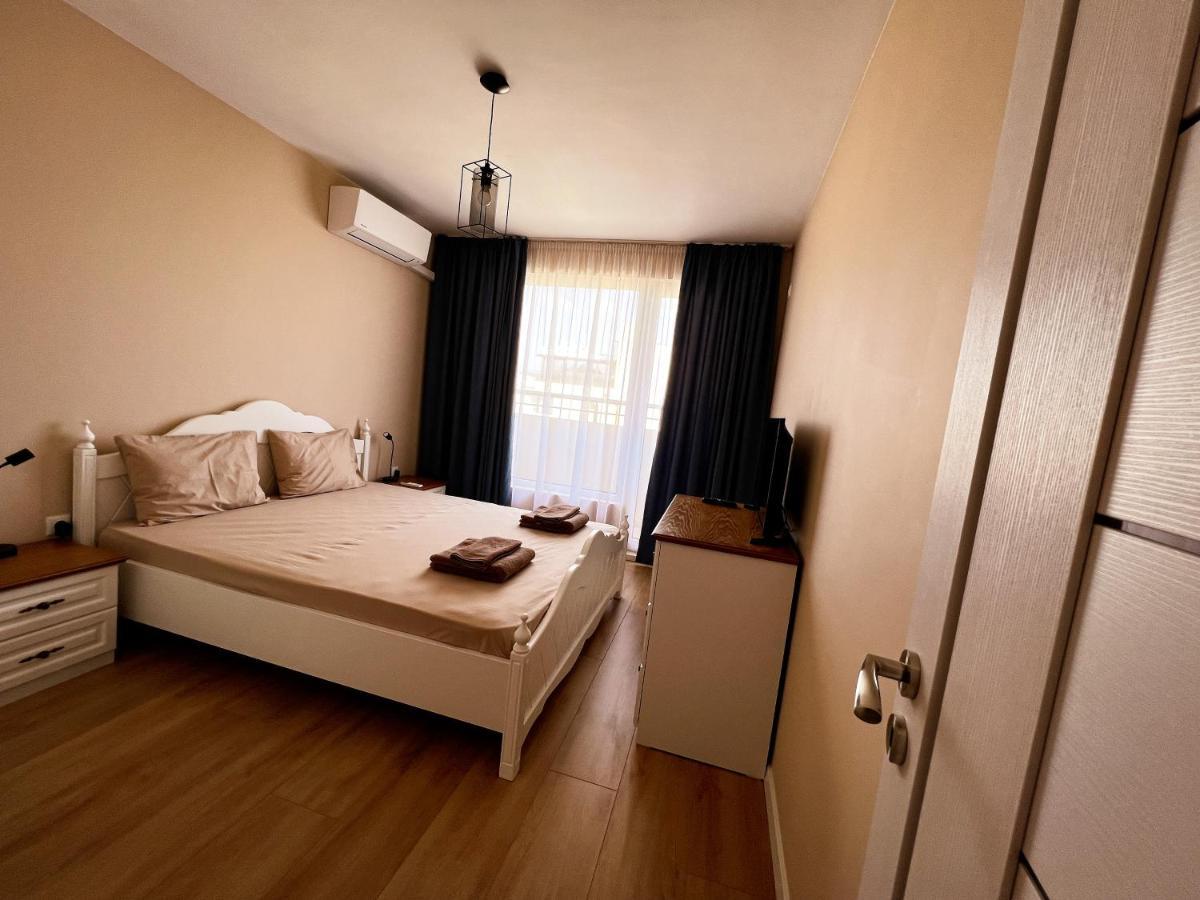 Emerald Suite With Private Parking Varna Exterior foto